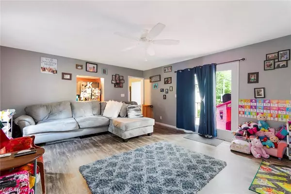 5852 Fairlawn AVE, Hubbard, OH 44425