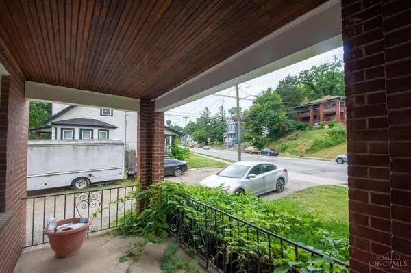 3872 Vine St, Cincinnati, OH 45217