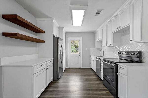 9216 Oels Street, White Settlement, TX 76108