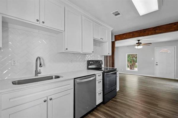 9216 Oels Street, White Settlement, TX 76108