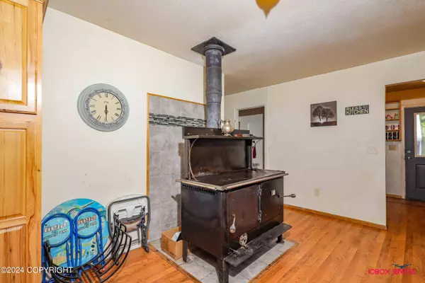 22065 E Faith CIR, Willow, AK 99688