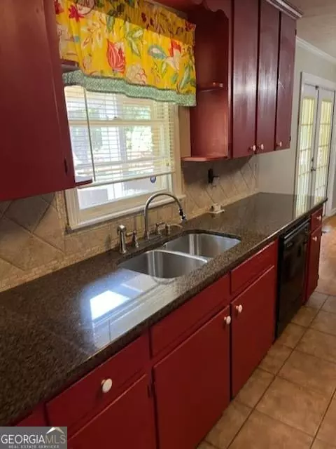 699 Dolly Nixon Rd, Senoia, GA 30276