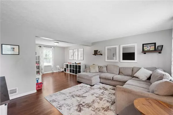 201 Arcola Dr, Coraopolis, PA 15108