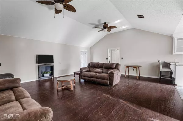 209 Shadow Ridge Drive, Bossier City, LA 71112