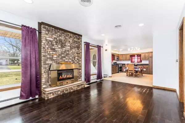 969 Sarah ST, Lake Holiday, IL 60548