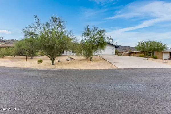 1701 E PICKRELL Drive, Phoenix, AZ 85042