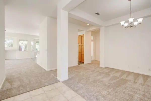 124 Ledbury CT, Roseville, CA 95747