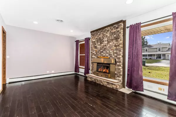 969 Sarah Street, Lake Holiday, IL 60548