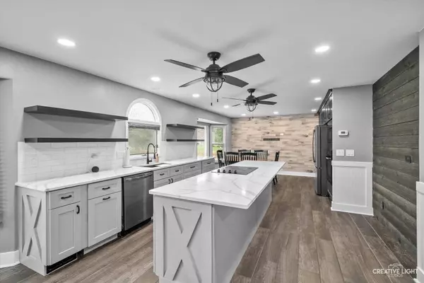 2472 Worthington DR, Aurora, IL 60506