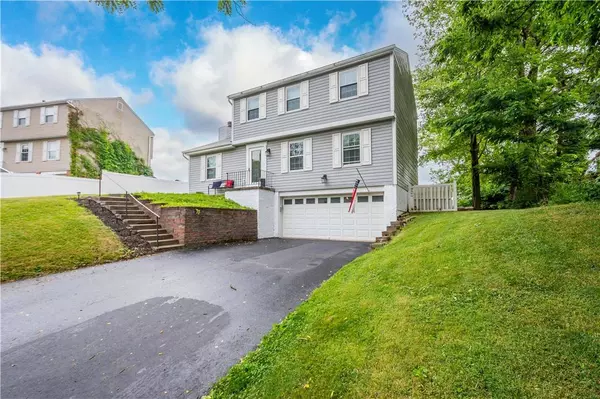 201 Arcola Dr, Coraopolis, PA 15108