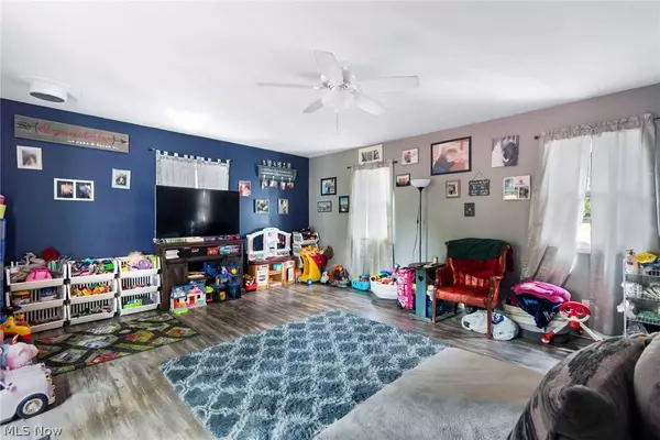 5852 Fairlawn AVE, Hubbard, OH 44425