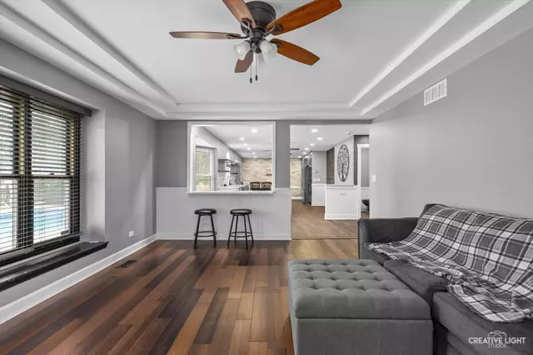 2472 Worthington DR, Aurora, IL 60506