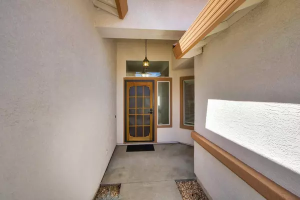 124 Ledbury CT, Roseville, CA 95747