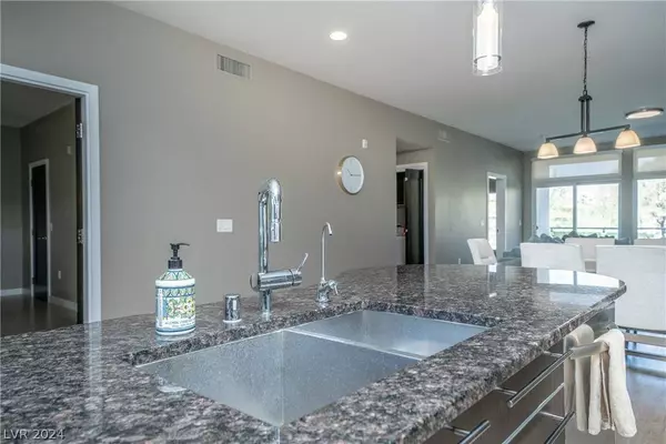 8925 W Flamingo Road #205, Las Vegas, NV 89147