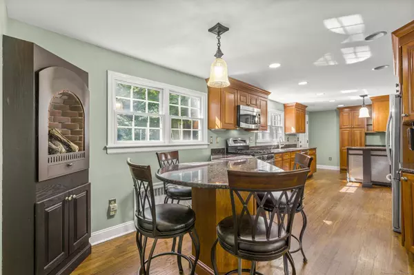 20 Woodruff Avenue, Naugatuck, CT 06770