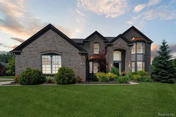 8466 PARKSIDE Drive, Grand Blanc, MI 48439