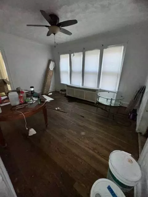 9818 S Peoria Street, Chicago, IL 60643