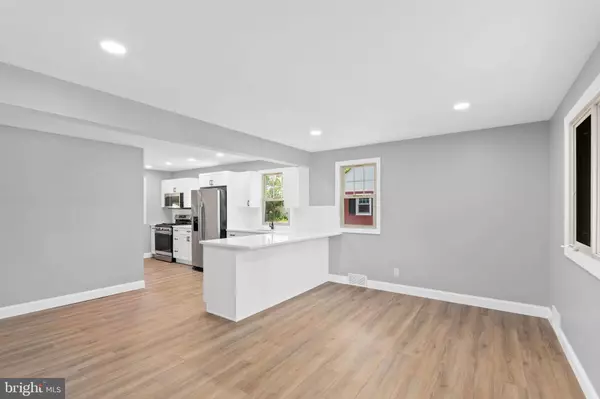 520 DUBOIS AVE, Barrington, NJ 08007