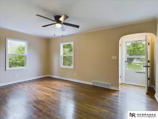 7214 N 34th Street, Omaha, NE 68112