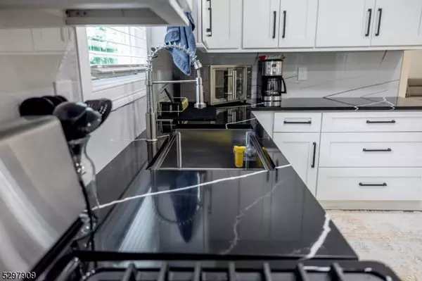 77 Fayette Ave, Wayne Twp., NJ 07470