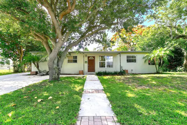 313 Mid Pines RD, Palm Springs, FL 33461