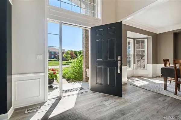 8466 PARKSIDE Drive, Grand Blanc, MI 48439