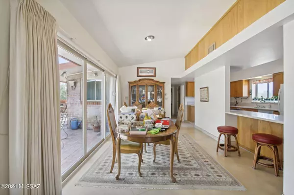 6810 N Nanini Drive, Tucson, AZ 85704