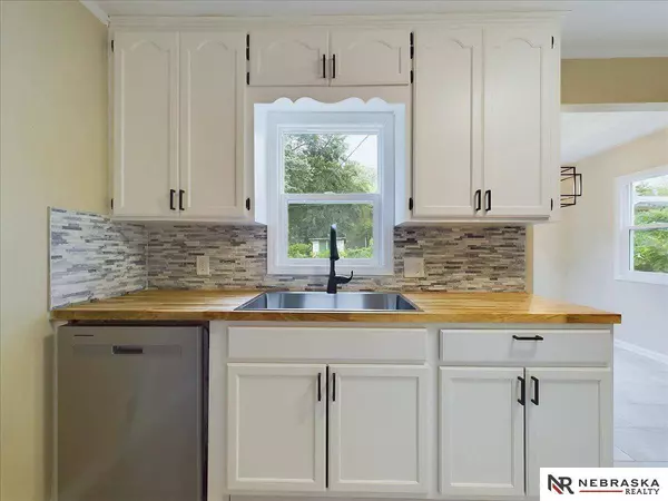 7214 N 34th Street, Omaha, NE 68112