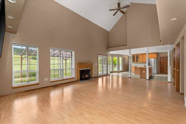 13907 S Harvard Rd, Rockford, WA 99030