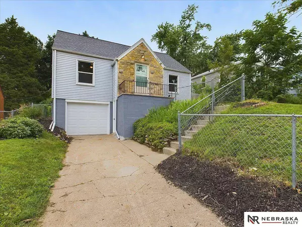 7214 N 34th Street, Omaha, NE 68112