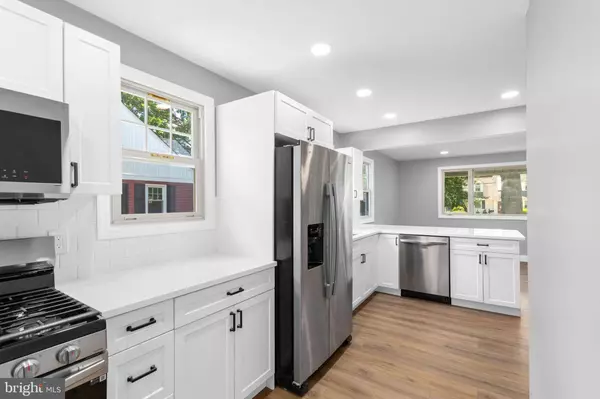 520 DUBOIS AVE, Barrington, NJ 08007