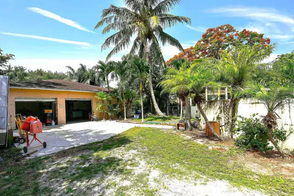 313 Mid Pines RD, Palm Springs, FL 33461