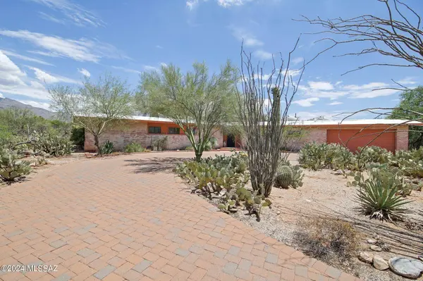 6810 N Nanini Drive, Tucson, AZ 85704