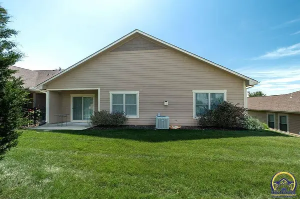 5736 Chimney Rocks Cir, Lawrence, KS 66049