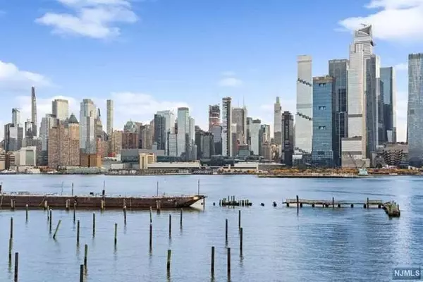 600 Harbor BLVD # 923/925, Weehawken, NJ 07086