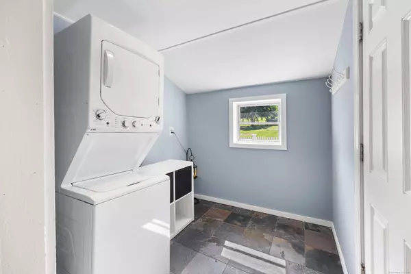 724 Moss Farms Road, Cheshire, CT 06410