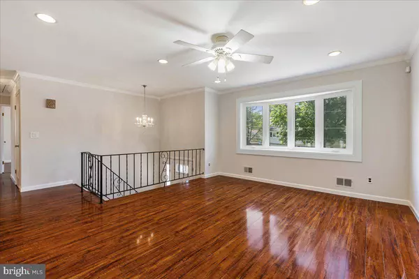 206 WOOLWORTH AVE, South Plainfield, NJ 07080