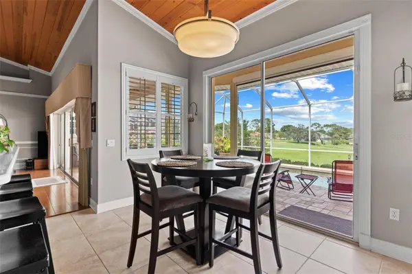 5712 CRESTVIEW DR, Lady Lake, FL 32159