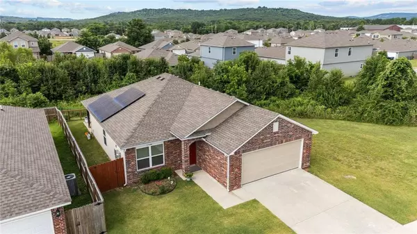 1187 S Jaybird Ln, Fayetteville, AR 72701