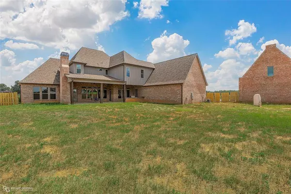 100 Willow Bend Road, Benton, LA 71006