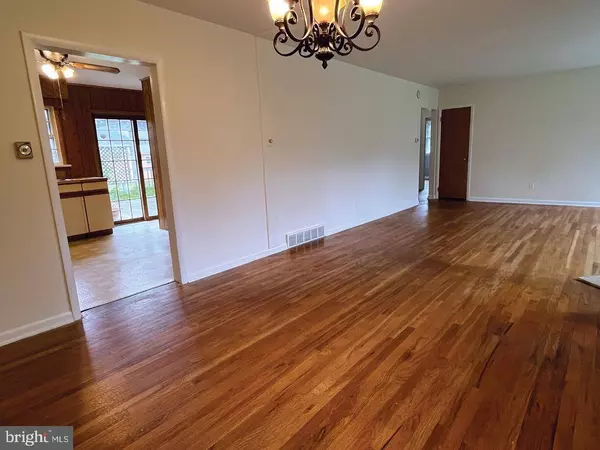 2200 COTTONWOOD DR, Vineland, NJ 08361