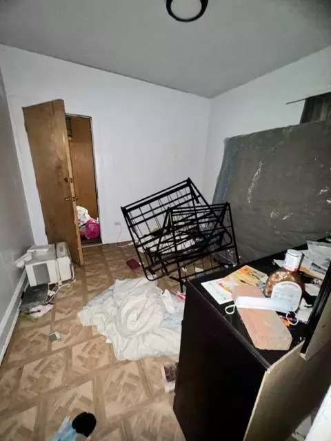 9818 S Peoria Street, Chicago, IL 60643