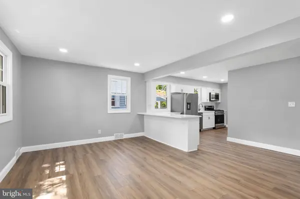 522 DUBOIS AVE, Barrington, NJ 08007