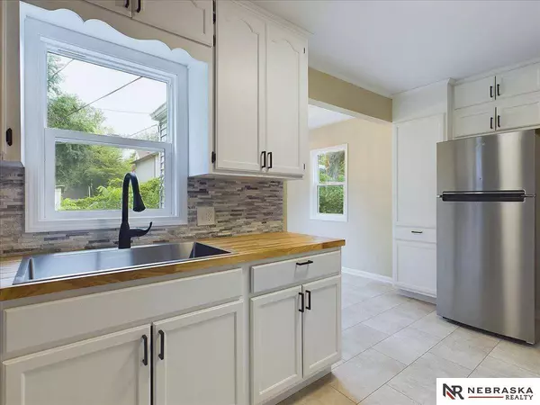 7214 N 34th Street, Omaha, NE 68112