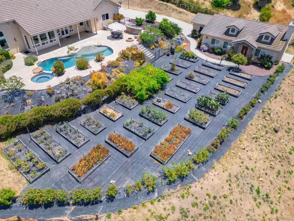 3330 Brooke Hollow Rd, Fallbrook, CA 92028