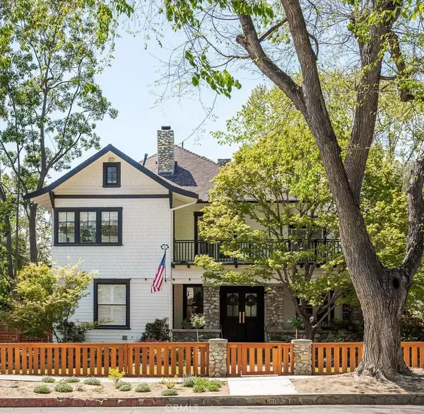 1009 N College AVE, Claremont, CA 91711