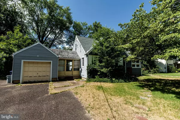 104 LOIS LN, Moorestown, NJ 08057