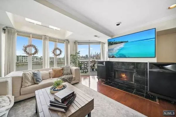 600 Harbor BLVD # 923/925, Weehawken, NJ 07086