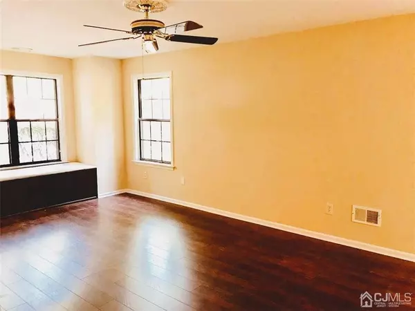 1201 Stoneridge CIR, Helmetta, NJ 08828