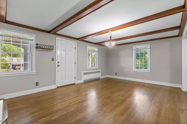 20 Woodruff Avenue, Naugatuck, CT 06770